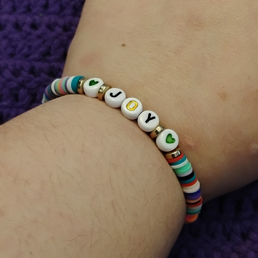 Red and Pink Beaded Jewelry Bracelet - Picture 4 of 5